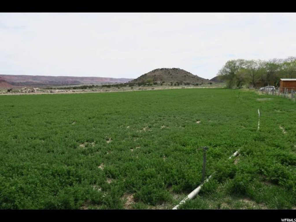 60 N 100 St E, Teasdale, UT 84773