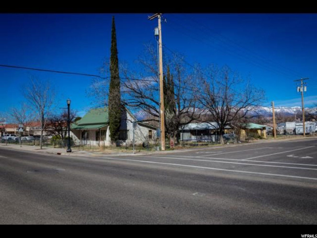 83 E State St, Hurricane, UT 84737
