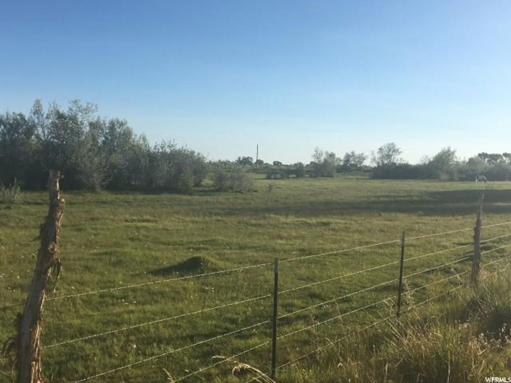 7428 N 7500 E, Lapoint, UT 84039