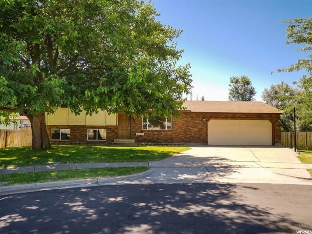 964 N 1175 W, Clinton, UT 84015