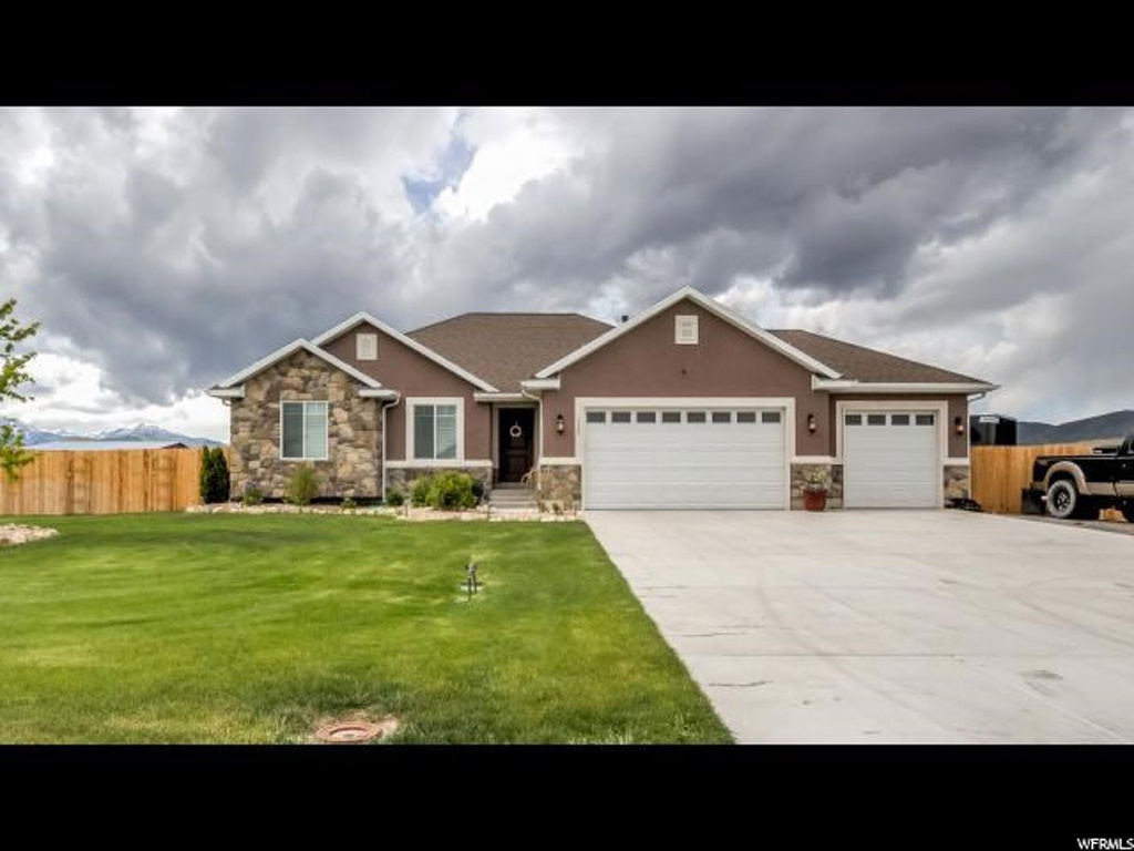 1523 E Smithfield Dr, Eagle Mountain, UT 84005