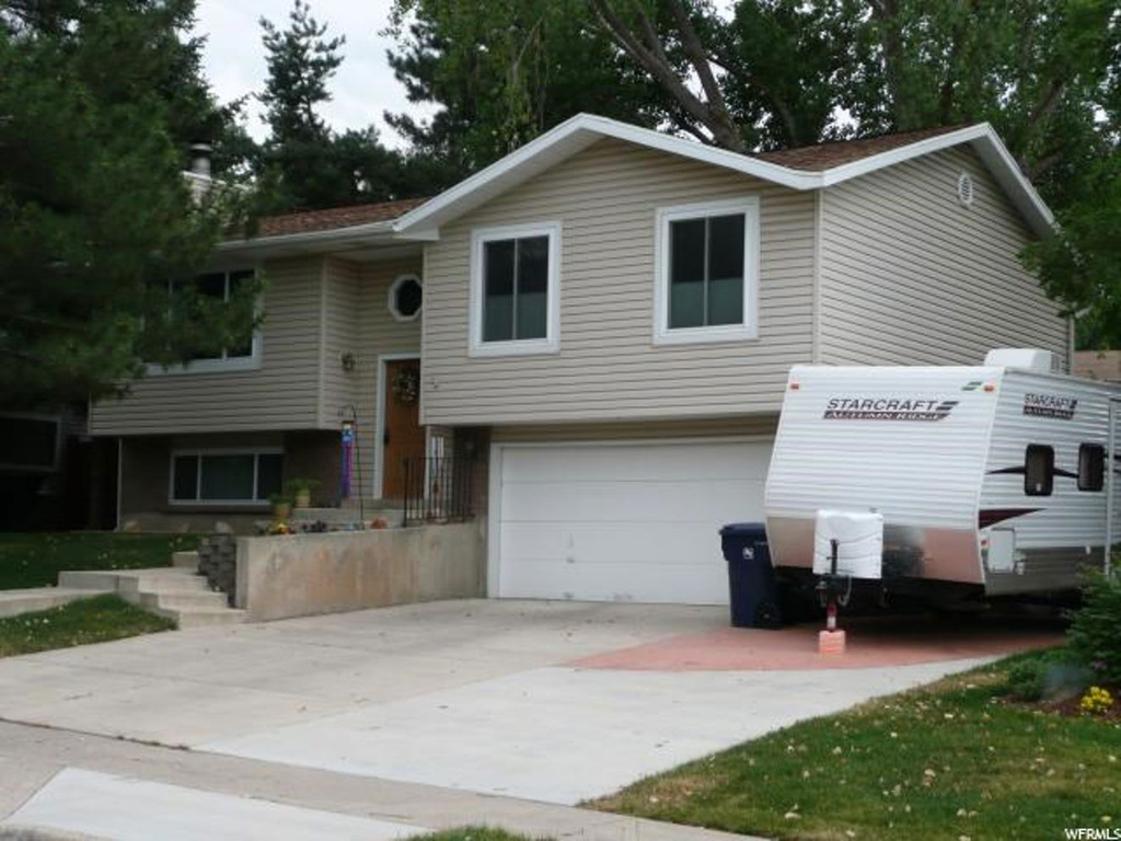 2432 E Falcon Way, Sandy, UT 84093