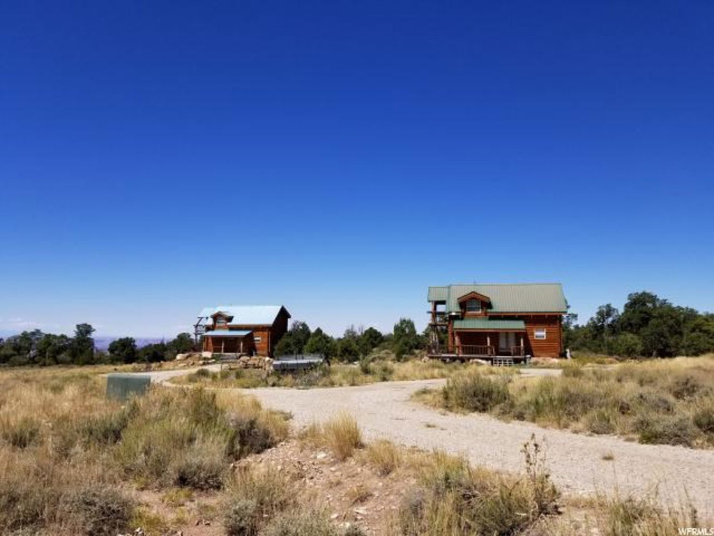16 E Burro Pass Rd, Moab, UT 84532