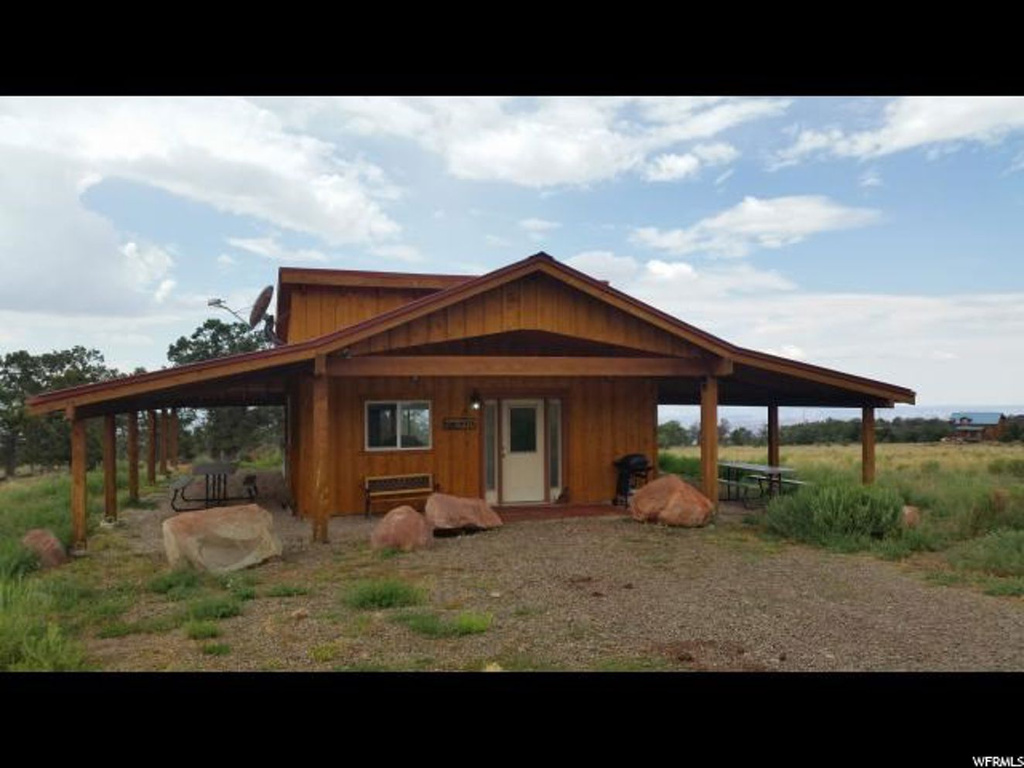 33 E Burro Pass Rd, Moab, UT 84532