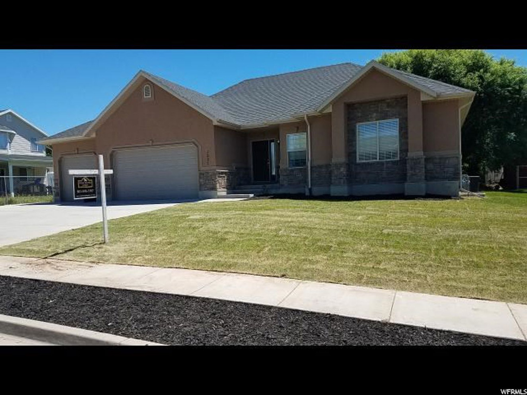 1251 W 1580 N, Clinton, UT 84015