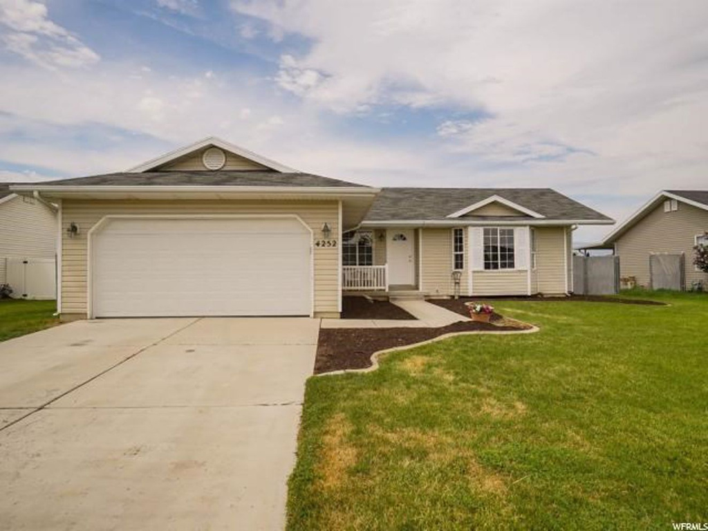4252 W 5250 S, Roy, UT 84067