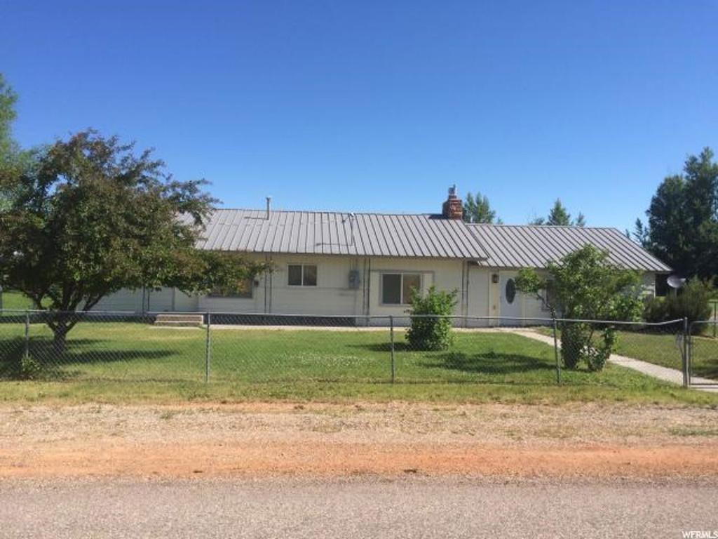 112 E Center, Dingle, ID 83233
