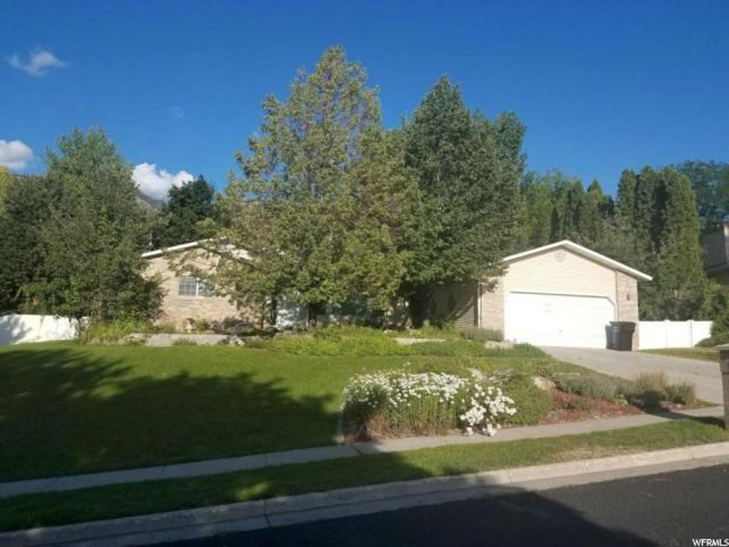 40 N Cherry Dr, Providence, UT 84332
