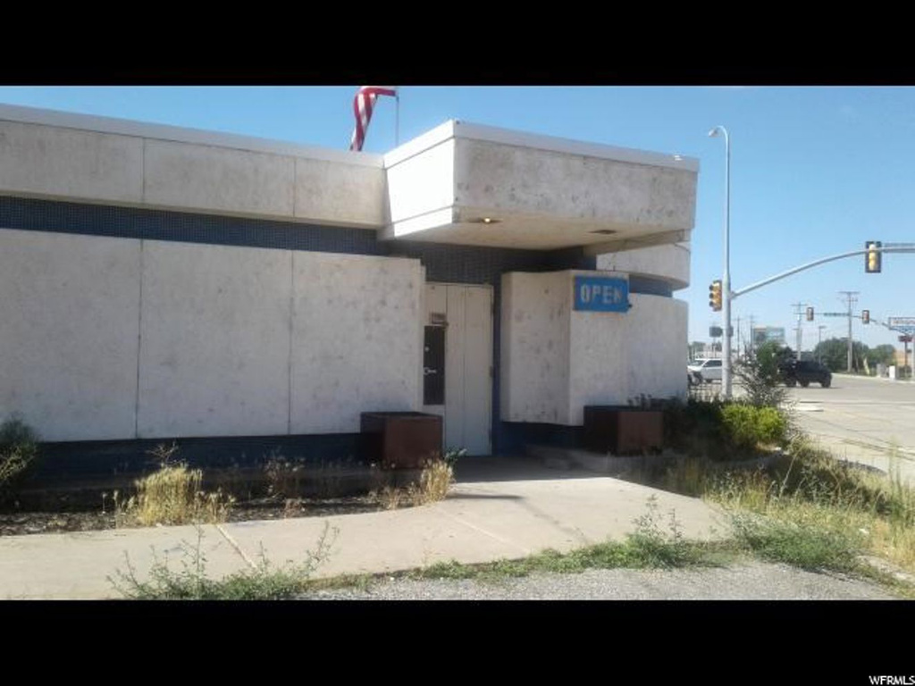 3576 S Riverdale Dr E, Ogden, UT 84405