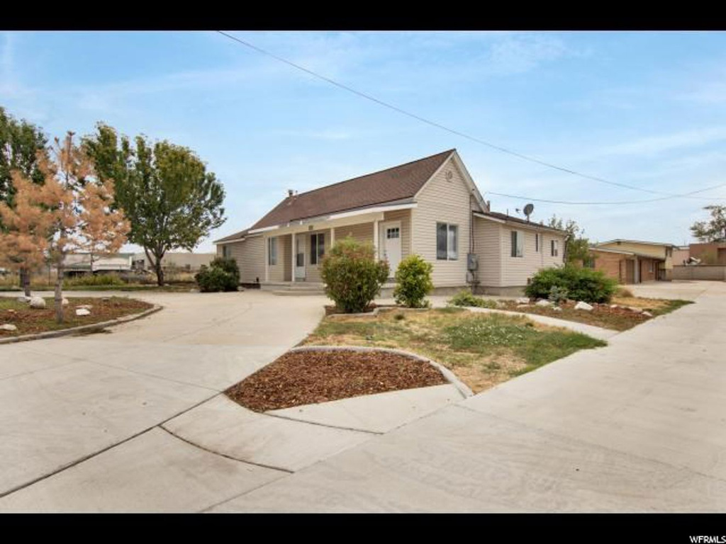 5450 S Riley Ln W, Murray, UT 84107