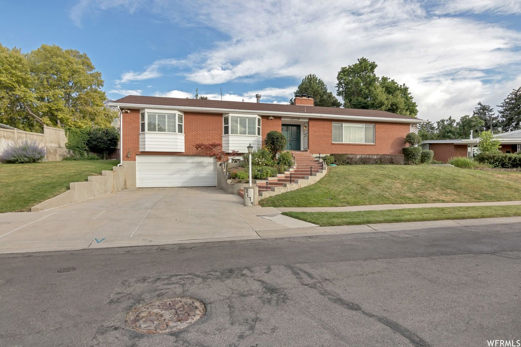 2174 E Suada Dr S, Holladay, UT 84124