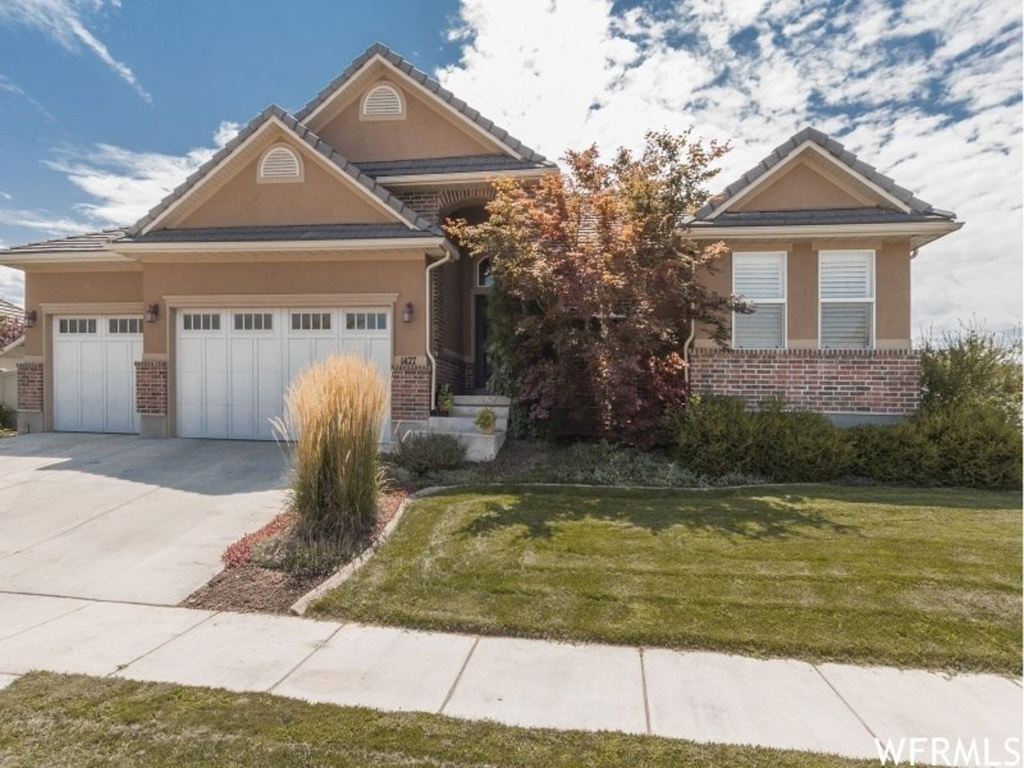 1427 W Longhorn Dr S, Farmington, UT 84025