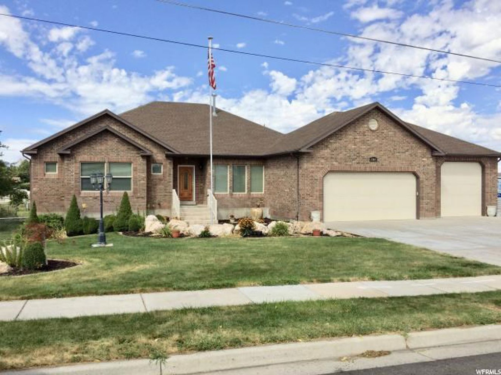 1361 N 3000 W, Clinton, UT 84015
