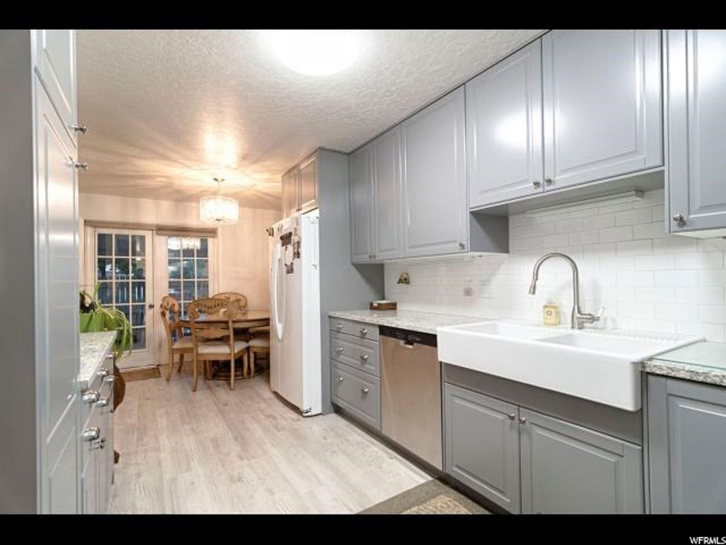 257 W Pheasantbrook Dr, Centerville, UT 84014