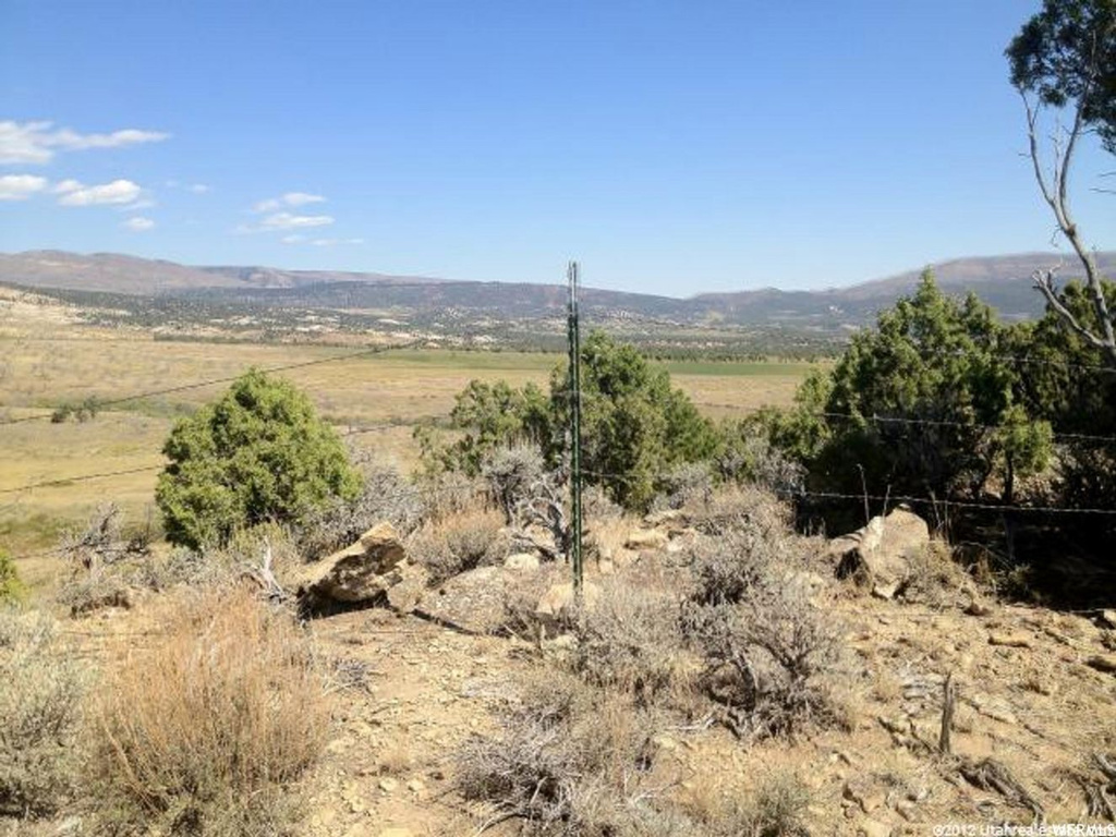 10250 E Treaty Line Rd N, Lapoint, UT 84039
