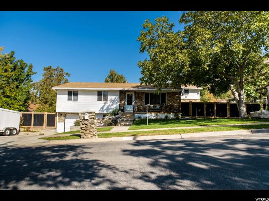 147 E Casa Loma Dr, Centerville, UT 84014