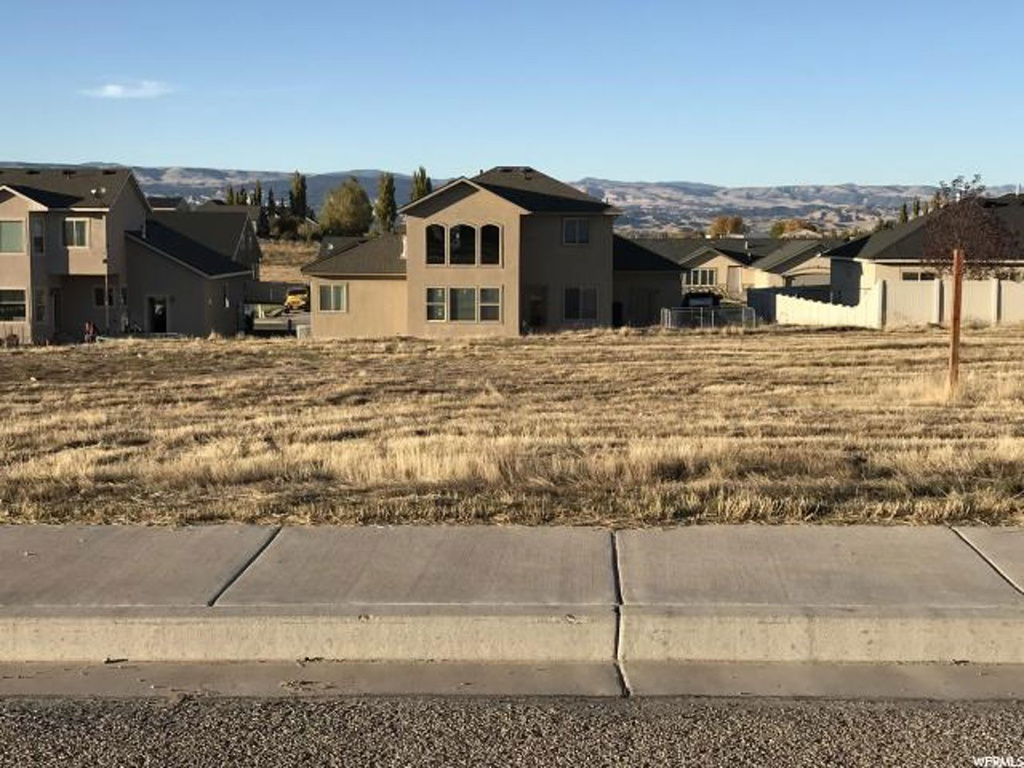 319 E 2970 S #38, Naples, UT 84078