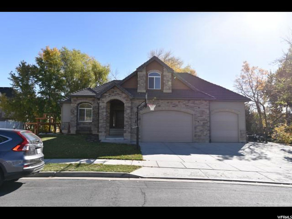 70 E Adams Cir N, Centerville, UT 84014