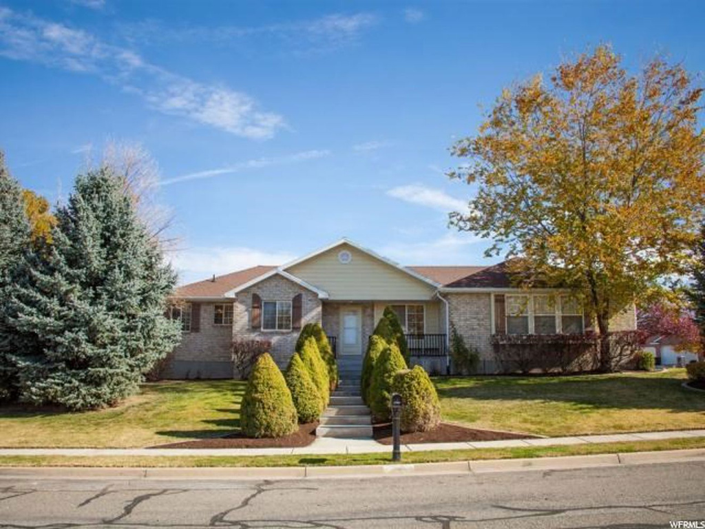 1952 N 1100 W, Clinton, UT 84015
