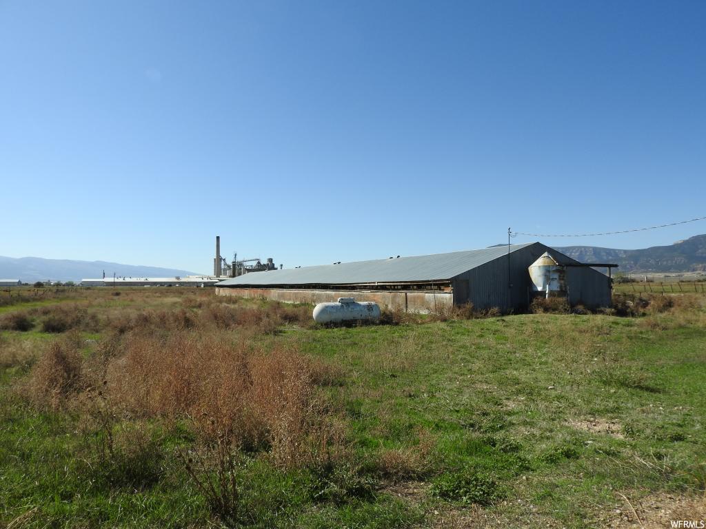 Moroni, UT Excellent parcel of pasture land with large older turkey barn which could be used for several agricultural uses. Has a shallow well and is only 1/2 to Moroni City limits/beautiful views of the valley and mountain ranges/priced right to sell.Buyer to verify all informtaion.