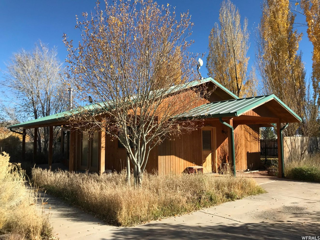 40 E 200 N, Torrey, UT 84775