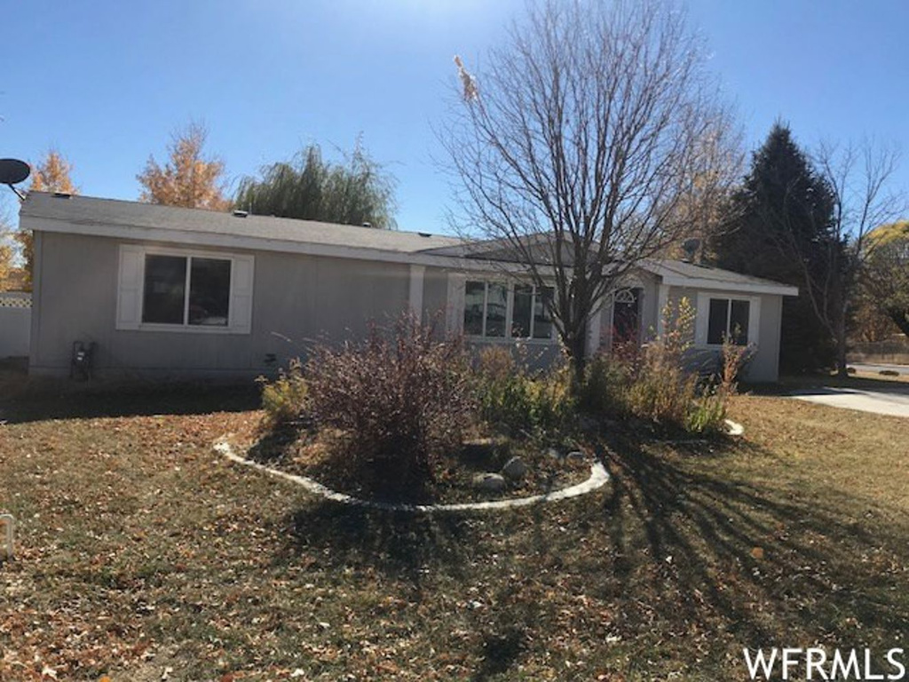 390 Molen Rd E, Ferron, UT 84523