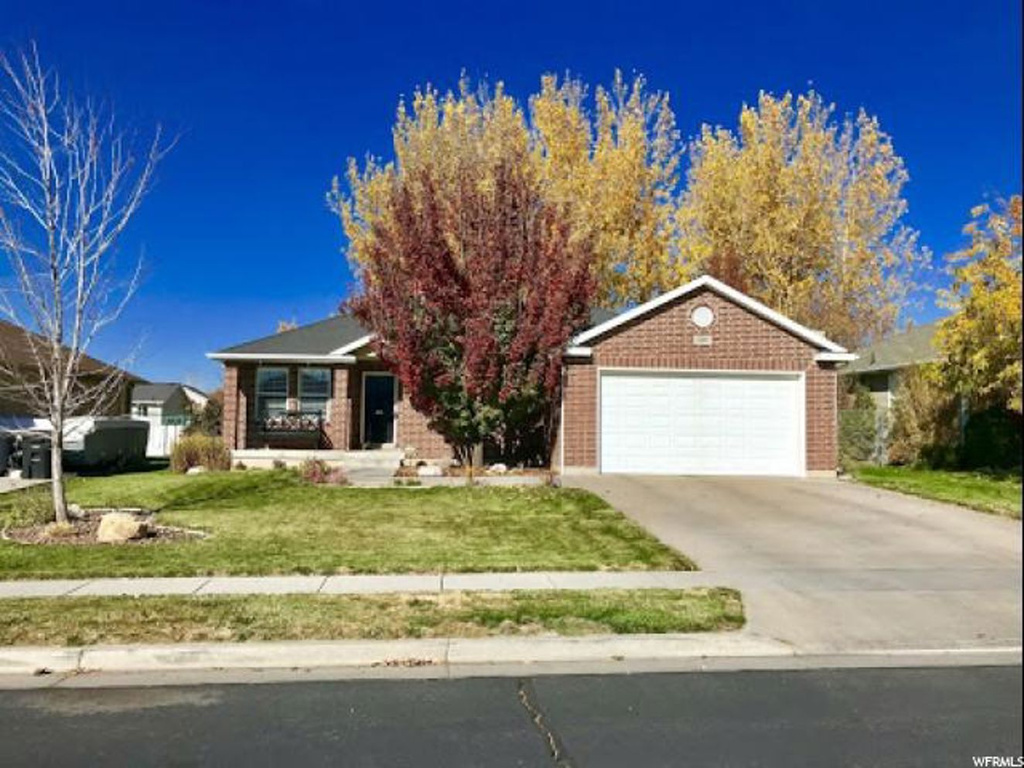 1158 W 1460 N, Clinton, UT 84015