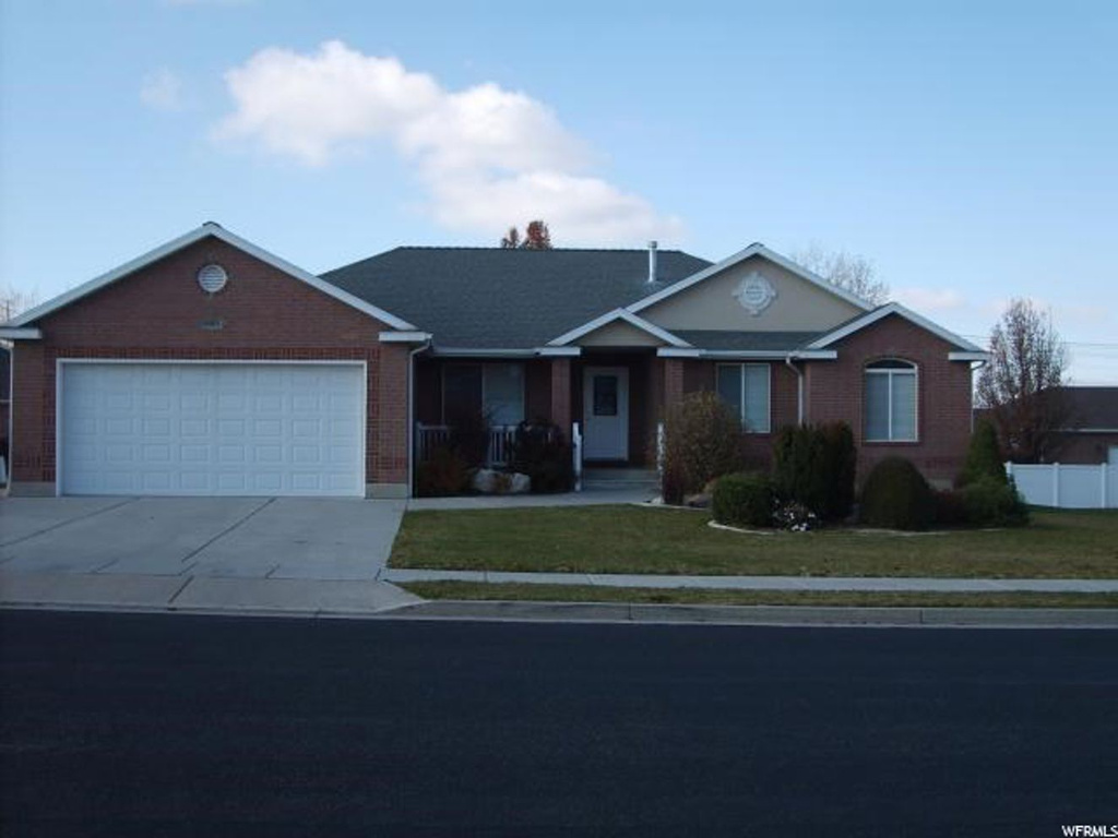 1403 N 1435 W, Clinton, UT 84015