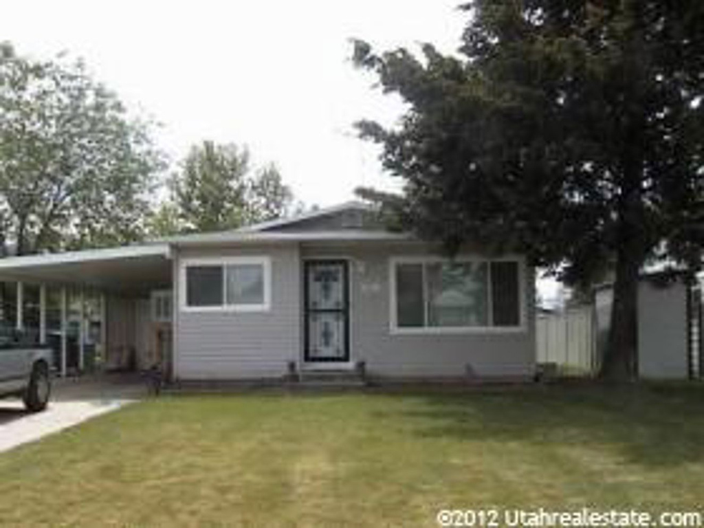 886 La Verde St, Layton, UT 84041