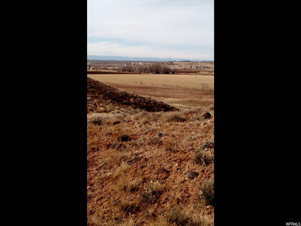 10547 N 9500 E, Lapoint, UT 84039