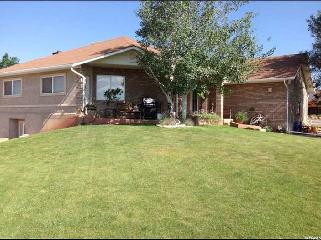 435 W Main St S, Torrey, UT 84775