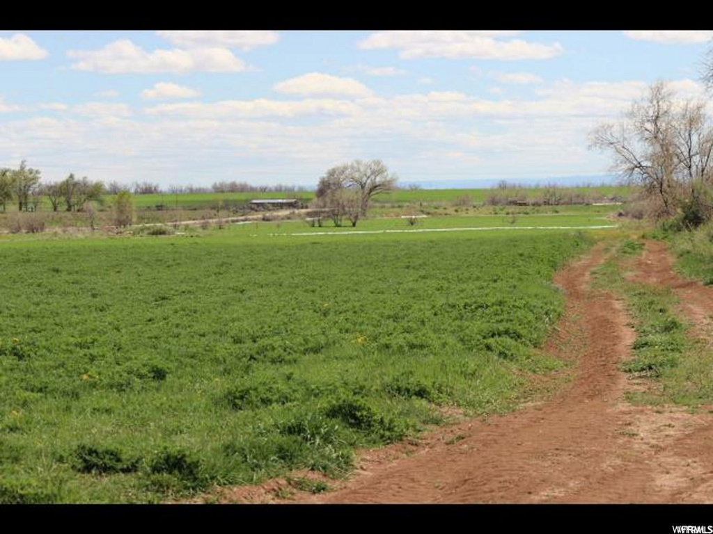 4689 N 10500 E, Lapoint, UT 84039