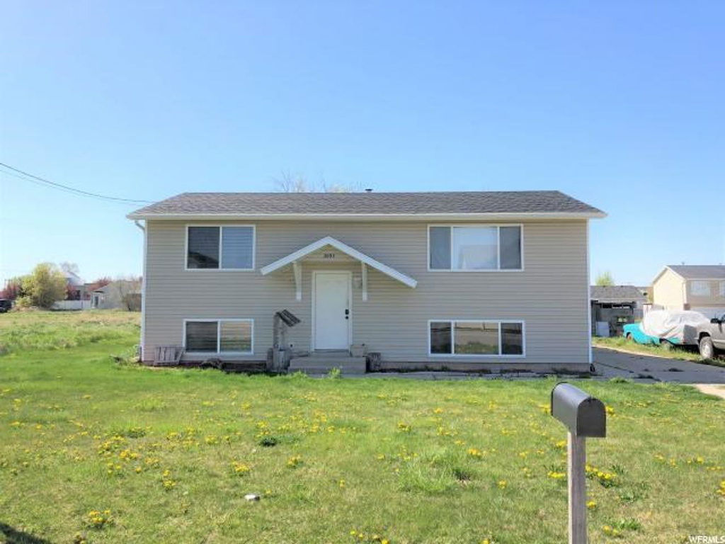 2093 W 2300 N, Clinton, UT 84015