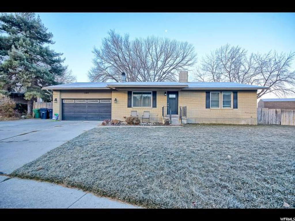 1060 E Fallbrook Way, Sandy, UT 84094