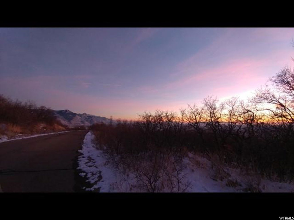 4903 N Pole Patch Dr, Pleasant View, UT 84414