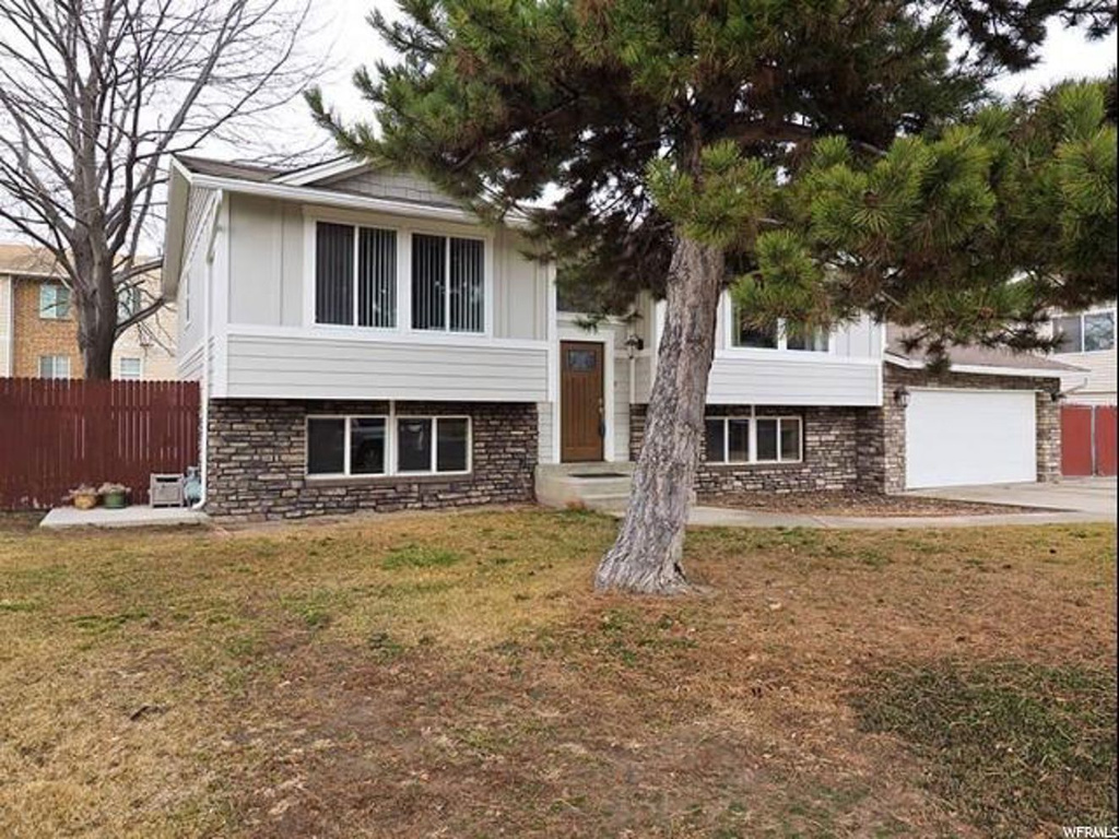 821 E Lazon Dr, Sandy, UT 84094
