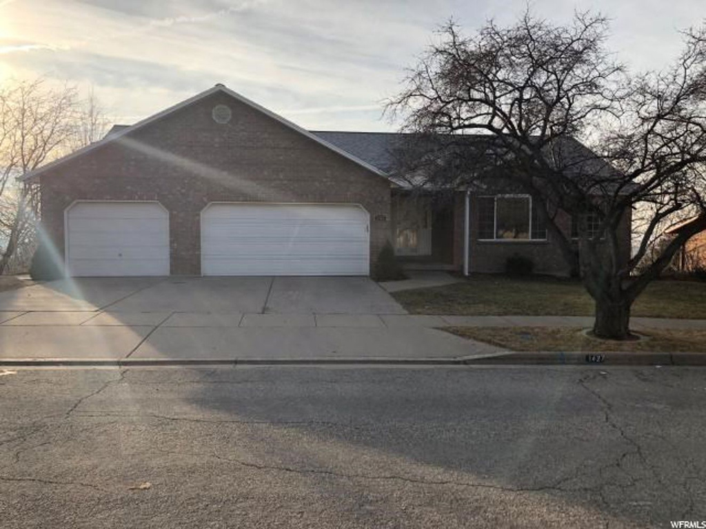 1427 N Easthills Dr E, Bountiful, UT 84010
