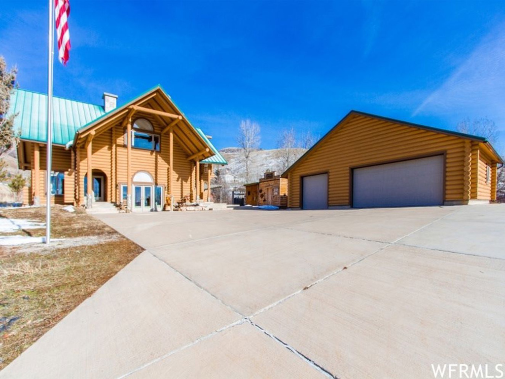 8968 E Pineview Dr, Huntsville, UT 84317