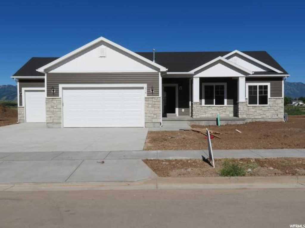 516 S 770 E, Hyrum, UT 84319