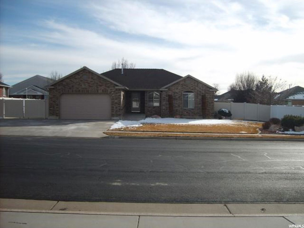 1321 W 1425 N, Clinton, UT 84015