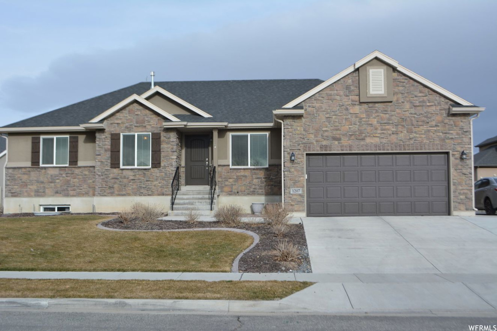 1207 Shotley Bridge Dr, Syracuse, UT 84075