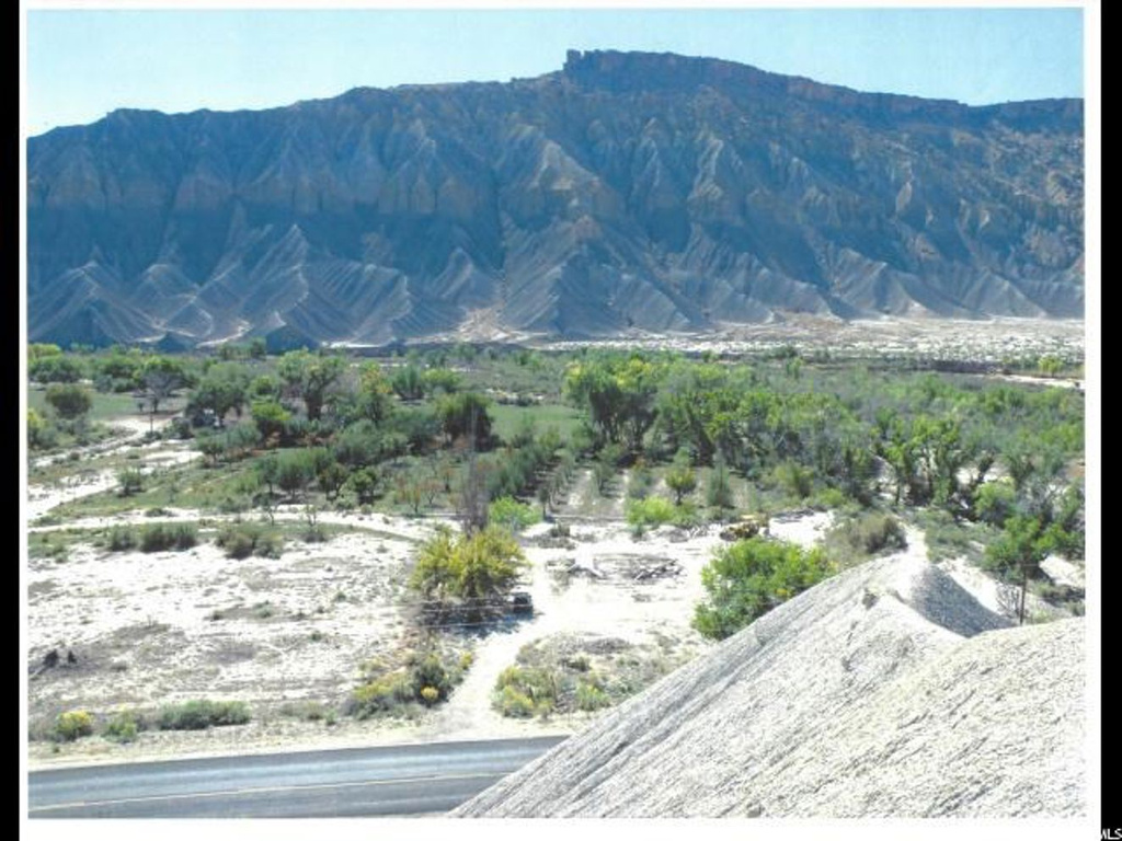 925 E Sr 24, Caineville, UT 84775