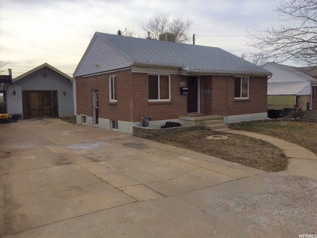 134 S Ross Dr, Clearfield, UT 84015