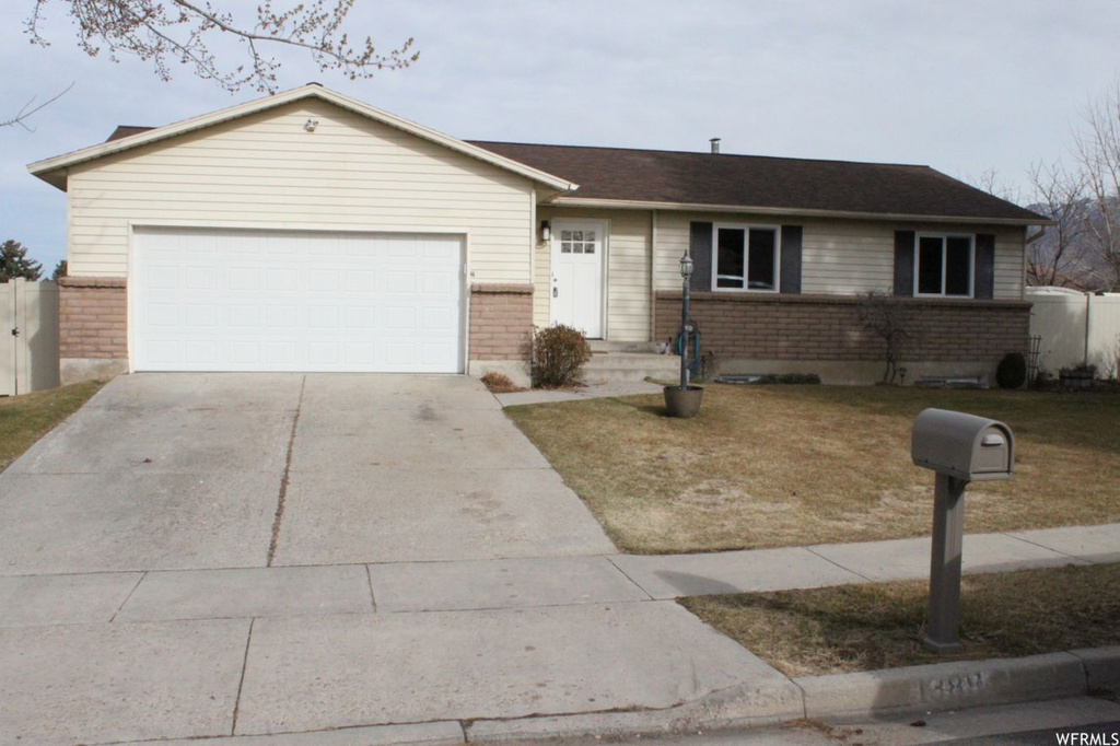 1389 E Lexington Dr, Sandy, UT 84092
