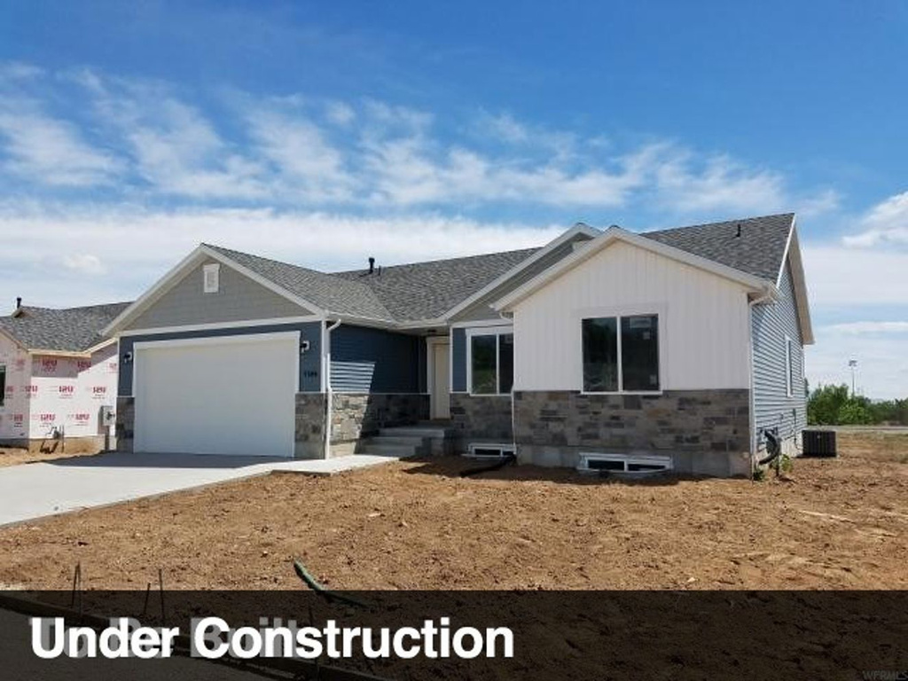 4631 S Park Ln, Roy, UT 84067