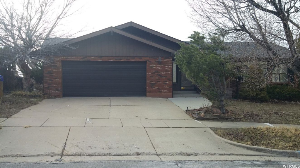 611 E Chelsea Dr S, Bountiful, UT 84010