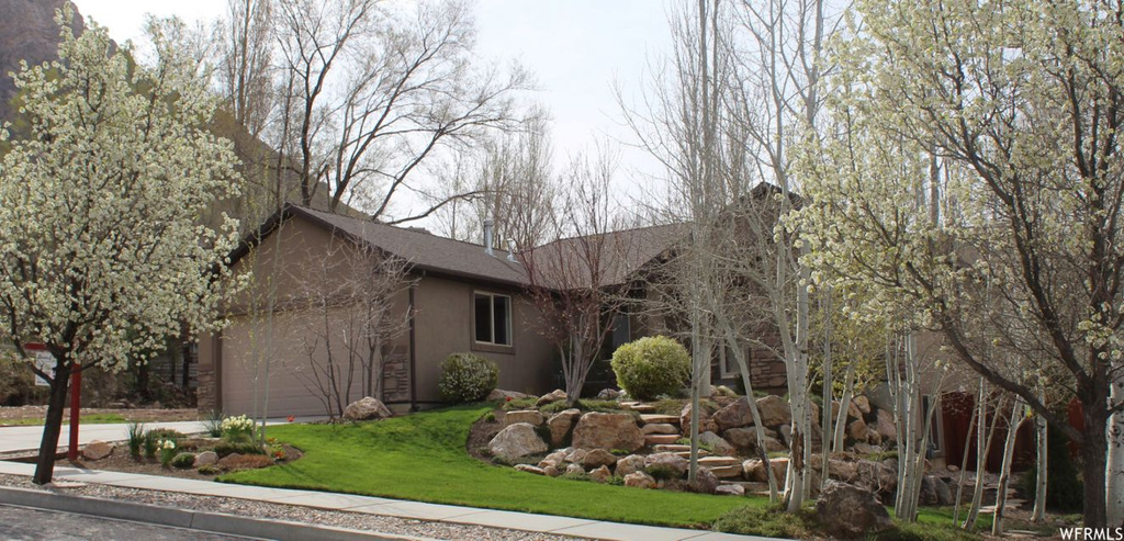 1123 E Benchview Dr N, Ogden, UT 84404