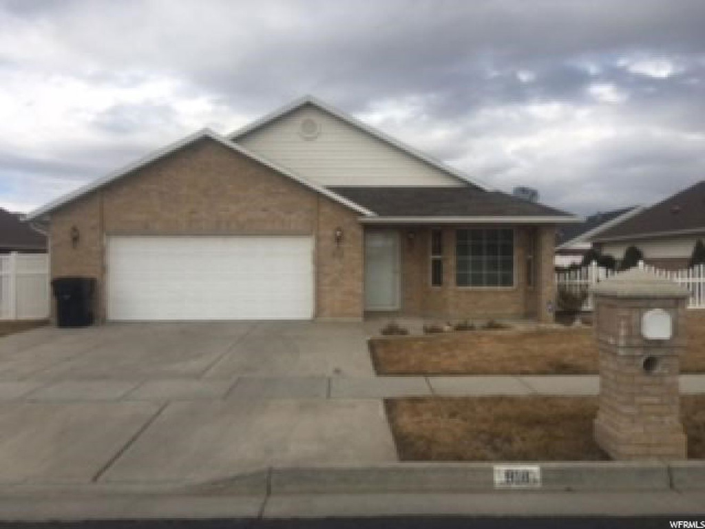918 W 1680 N, Clinton, UT 84015