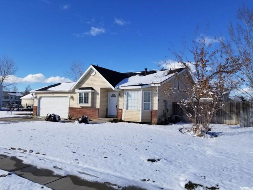 2326 W 2075 N, Clinton, UT 84015
