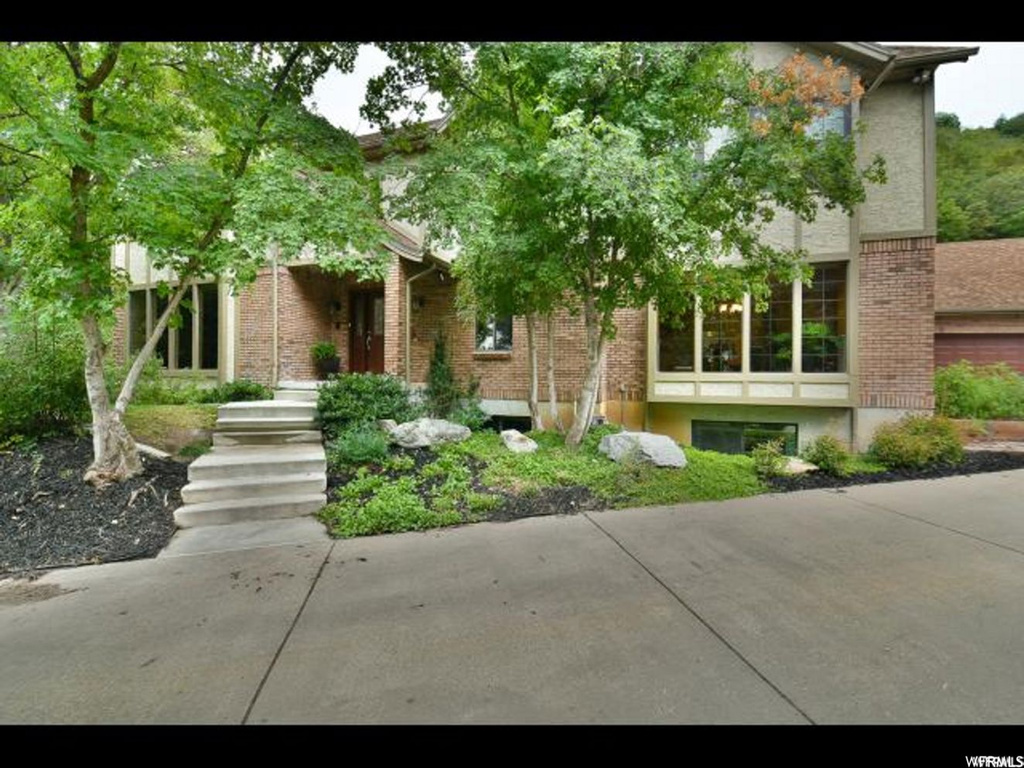 2047 S Ridgehill Dr E, Bountiful, UT 84010